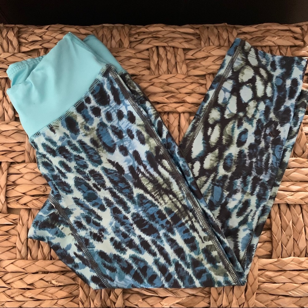 Prismsport blue & black cheetah cropped leggings Size small